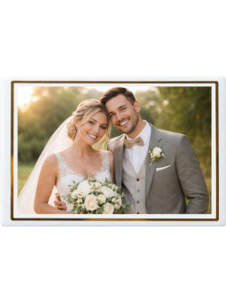 A beautiful image of Foto di matrimonio su porcellana, rettangolare showcasing Regalate alle vostre foto di matrimonio un'eleganza senza tempo con la nostra stampa rettangolare su porcellana. Ogni dettaglio dei vostri momenti speciali sarà catturato con colori brillanti e un'alta risoluzione. Quest'opera d'arte resistente è perfetta come regalo o come decorazione per preservare per sempre la magia del vostro grande giorno. available at Porzellanfoto Hemp.