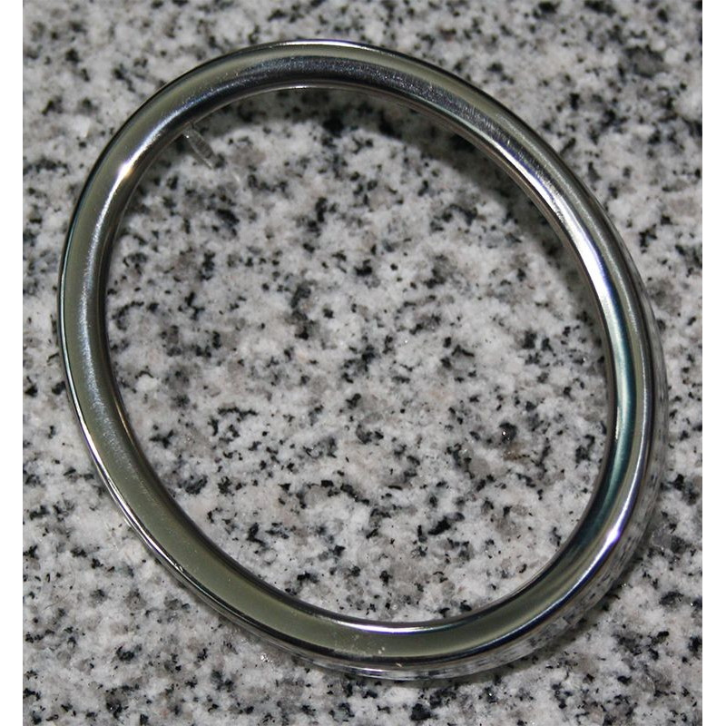 A beautiful image of oval ramme showcasing Rahmen available at Porzellanfoto Hemp.