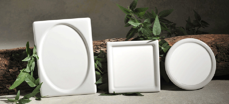 Quadro in porcellana con cornice in porcellana integrata